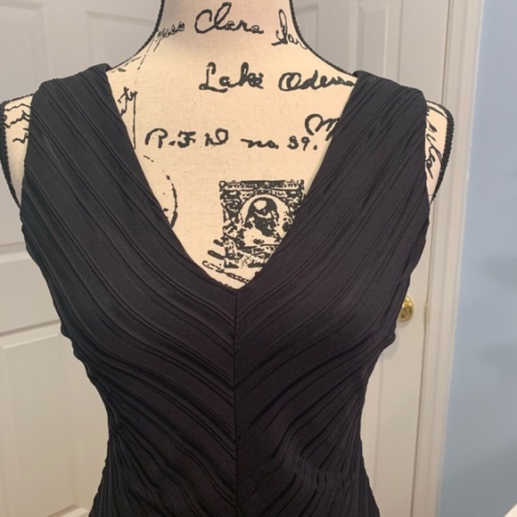 Guess Tonal Chevron V Neck Sheath Dress - Picture 3 of 8